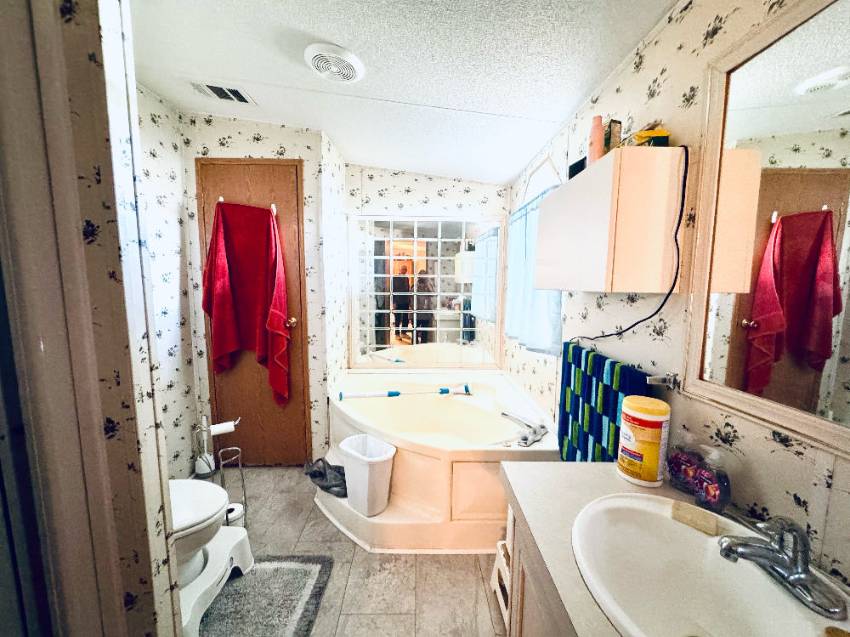 169 Lake Michigan Drive a Mulberry, FL Mobile or Manufactured Home for Sale